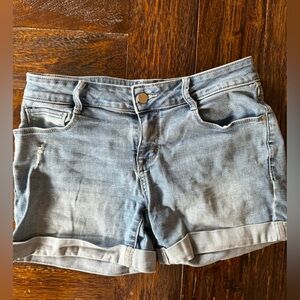 Size 6 APT 9 denim shorts